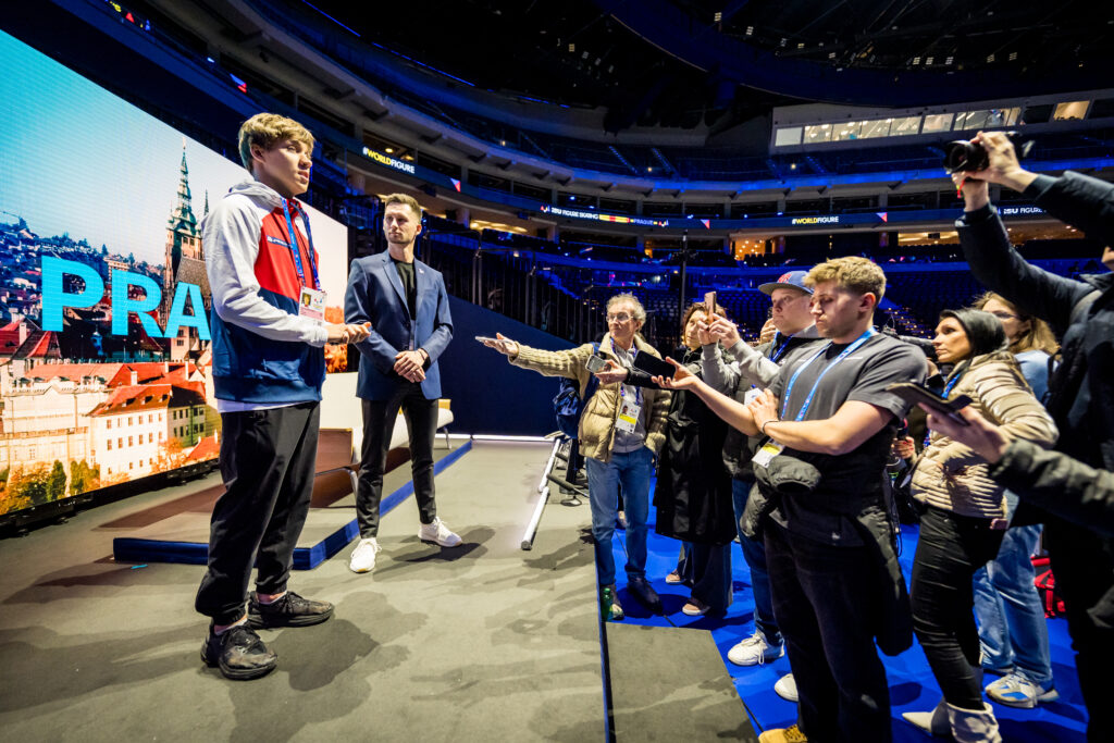 Sjíždějí se závodníci a v O2 areně finišují přípravy